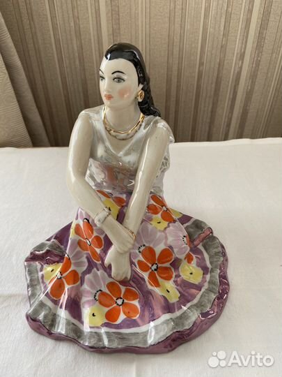 Статуэтка «Цыганка Земфира» Дулево