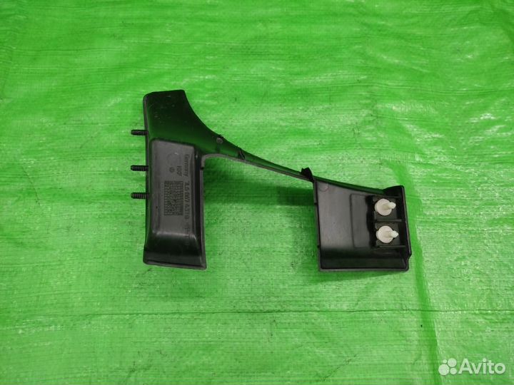 Накладка петли багажника левая VW Touareg 02-10