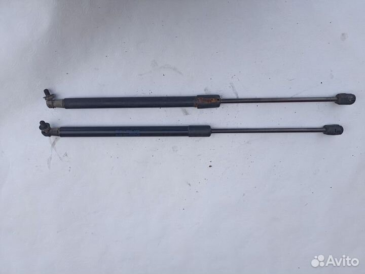 Амортизатор двери багажника Skoda Fabia 2