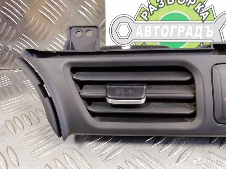 Дефлектор в торпедо центральный Kia Rio 3 15г Рест