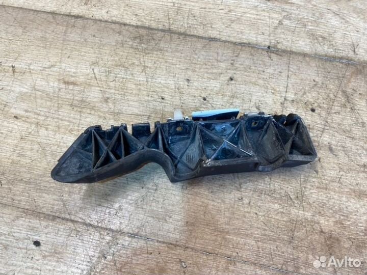 Кронштейн бампера передний левый Hyundai Solaris