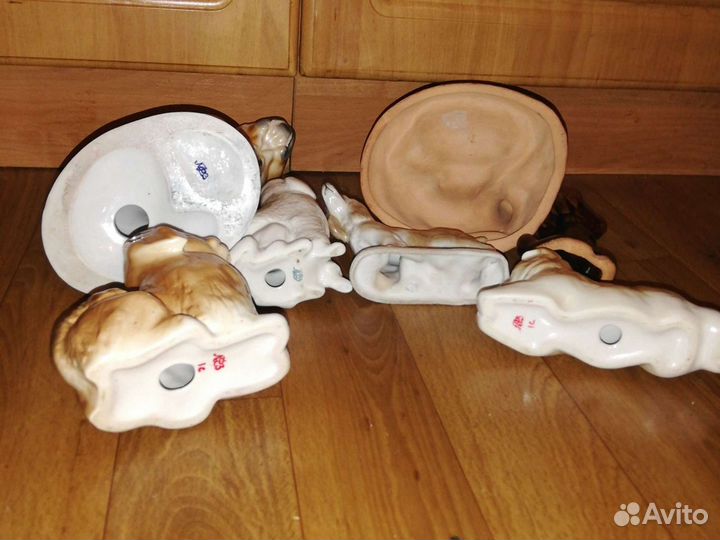 Статуэтки фарфоровых собак