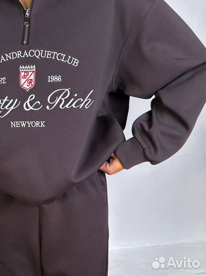 Спортивный костюм женский