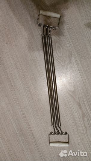 Эспандер плечевой пружинный