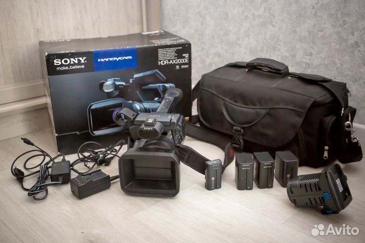 Видеокамера Sony HDR-AX2000E