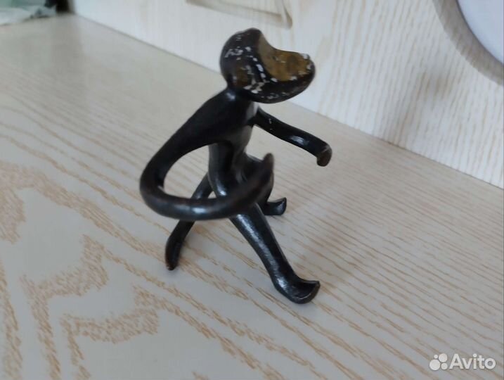 Бронзовая статуэтка обезьяна