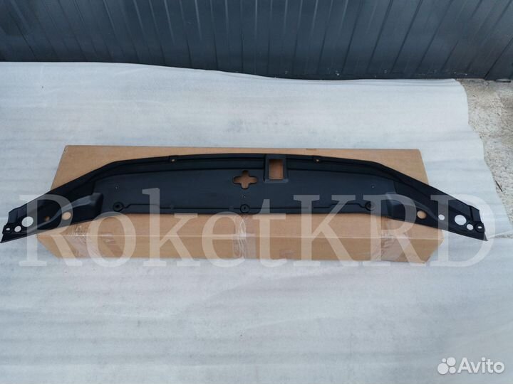 Подкапотная накладка Toyota Land Cruiser 200 бенз