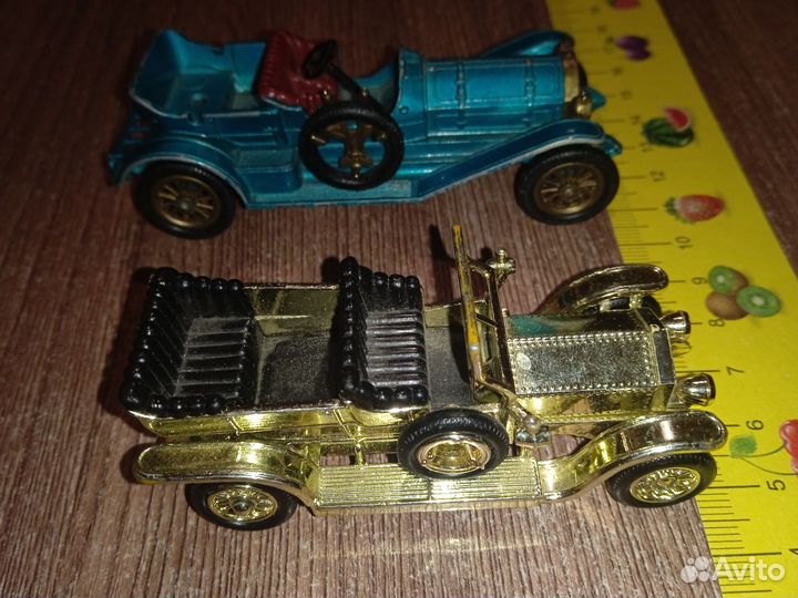 Винтажные литые машинки Англия