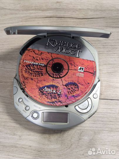 CD плеер Sony D-F201