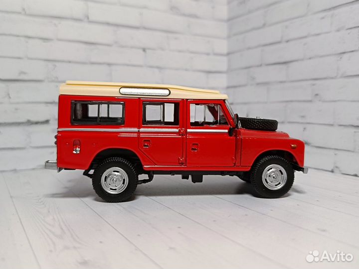 Модель Land Rover Series 109 1:43 Cararama