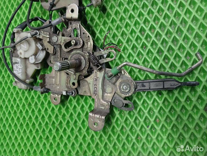 Замок задней двери на mazda MPV 2