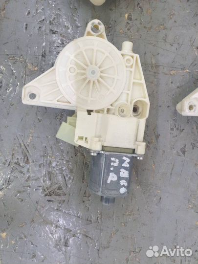 Моторчик стеклоподъемника Mercedes E-Class W212