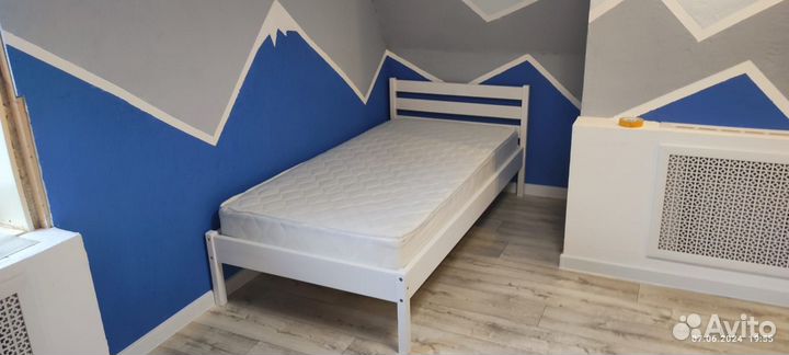 Односпальная Кровать из массива лиственницы