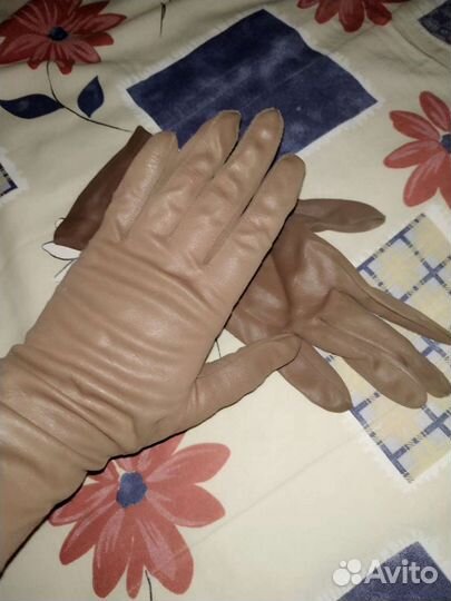 Шапки детские и взрослые, перчатки