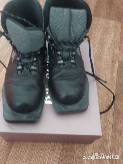 Лыжные ботинки
