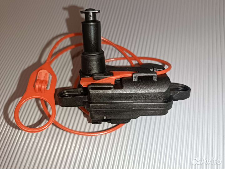 Замок лючка бензобака Vag 8V0 862 159