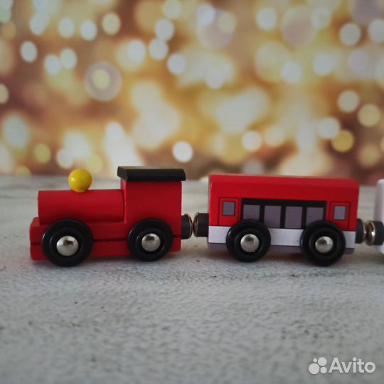 Поезд, паравозик игрушечный на магнитах