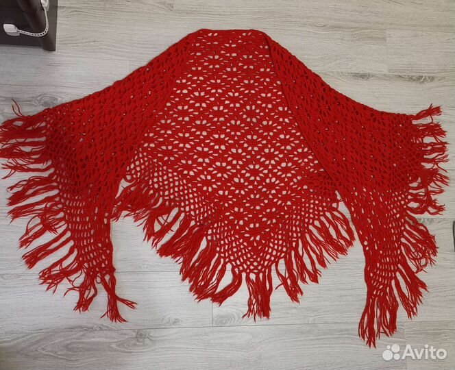 Шаль ручной вязки
