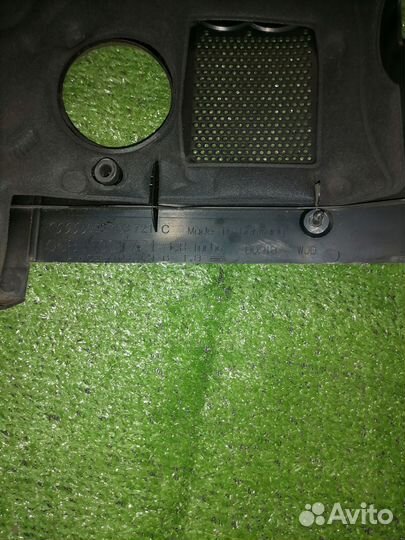Декоративная крышка двс 058103721C Audi A4 B6 A4 B