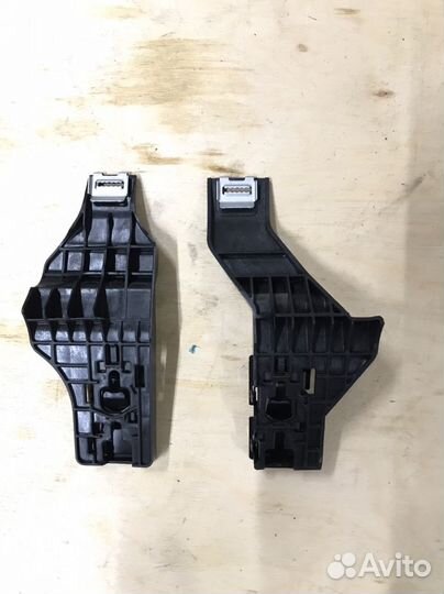 Конштейн консоли Passat B8