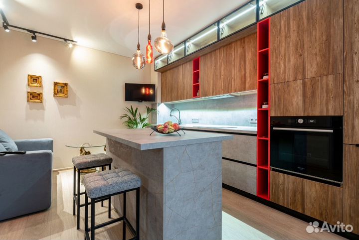 Стильная кухня с деревянными фасадами