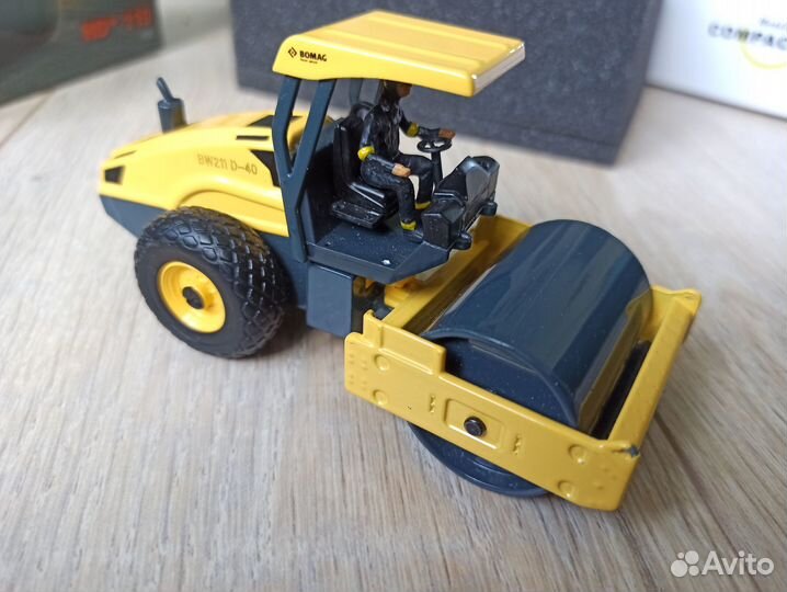 Моделька Каток bomag BW211D-40 (оригинал) 1:50