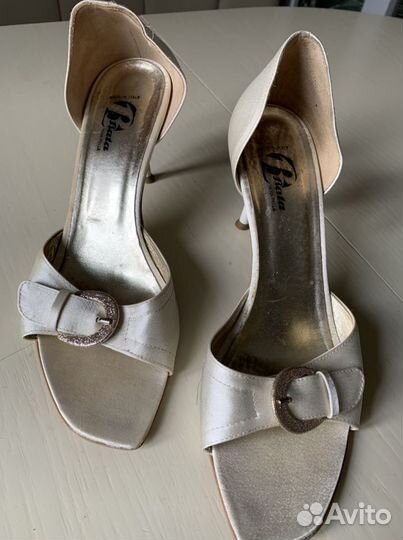 Босоножки атласные 39 размер