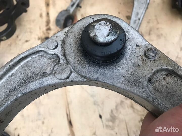 Рычаг подвески верхний передний левый Cadillac Srx