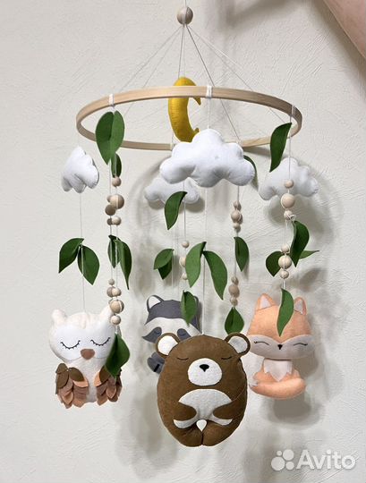 Мобиль на кроватку для новорожденного
