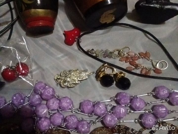 Лот винтажной авторсвой бижутерии и камни