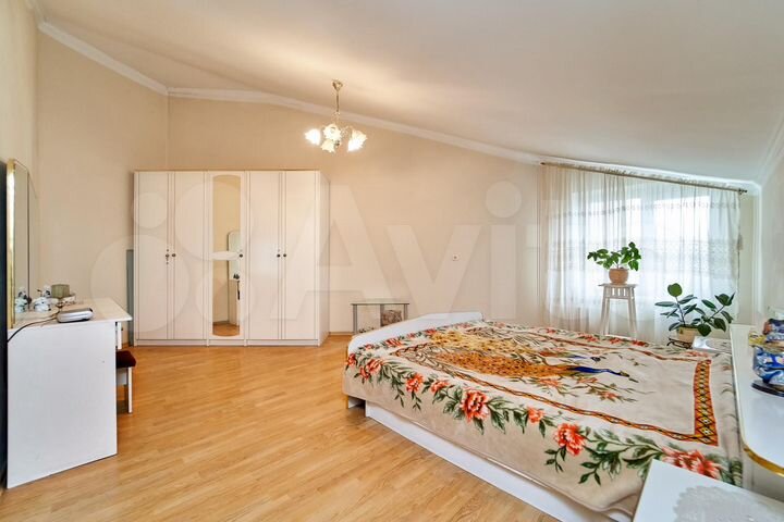3-к. квартира, 120 м², 8/8 эт.