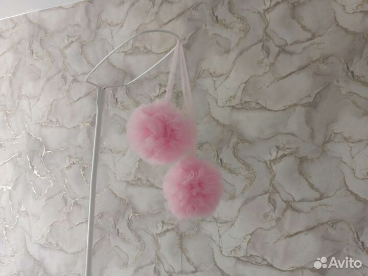 Помпоны для детской кроватки