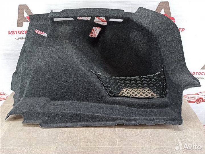 Обшивка багажника - боковая обивка правая Bmw