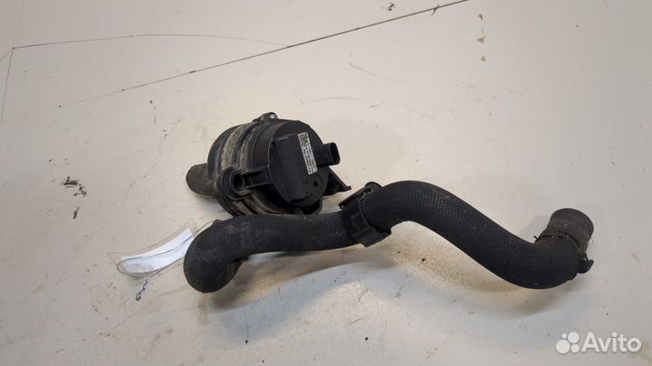 Насос водяной Jaguar XE 2015