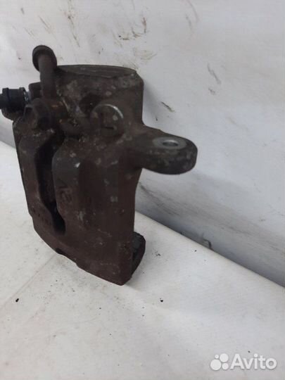 Суппорт тормозной задний левый Subaru Tribeca