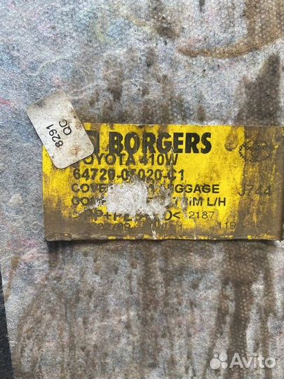 Обшивка багажника левая Toyota Avensis