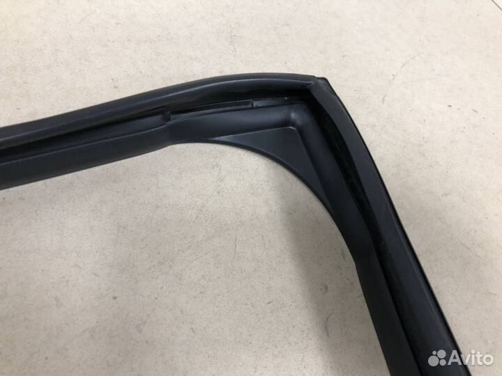 Уплотнитель стекла двери Infiniti FX/QX70 S51 2008