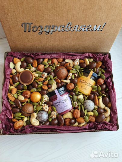 Коробочки с орехами и медом