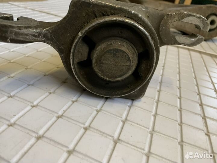 Рычаг передний нижний левый Mercedes W164