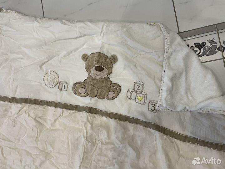 Бортики в кроватку и комплект постельного белья