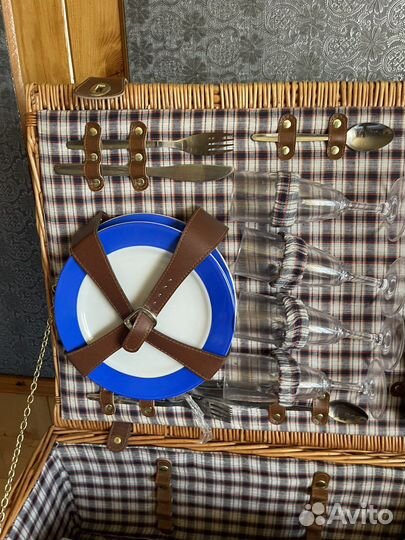 Чемодан (набор )для пикника на 4 персоны