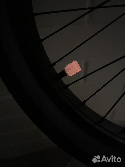 Колпачки на нипель светящиеся в темноте 4 цвета