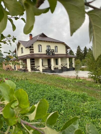 Коттедж 200 м² на участке 10 сот.