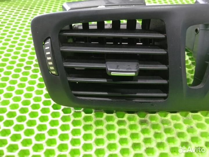 Дефлектор в торпедо центральный Renault Megane 3