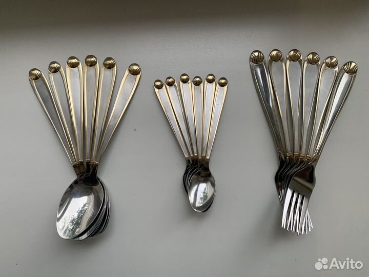 Набор столовых приборов 18 предметов(ложки,вилки)