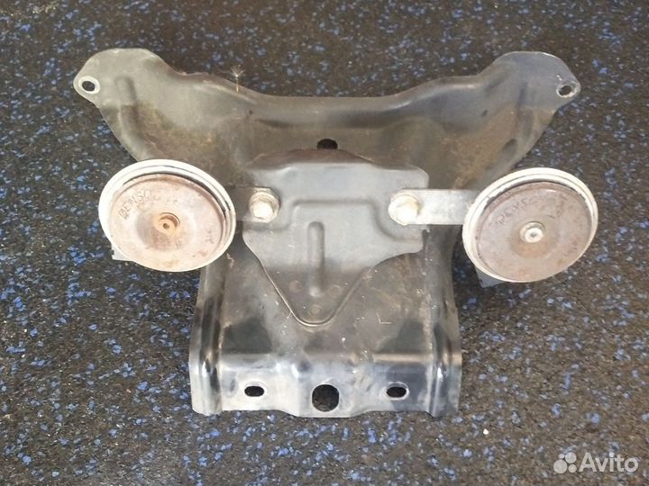 Кронштейн замка капота Suzuki Grand Viita