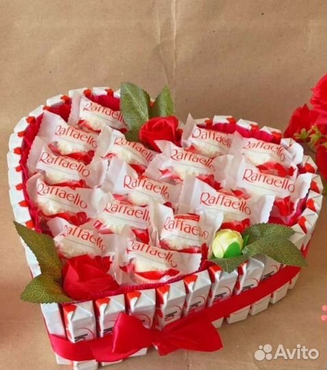 Kpаcивыe подарочные набоpы из киндеp шоколaда