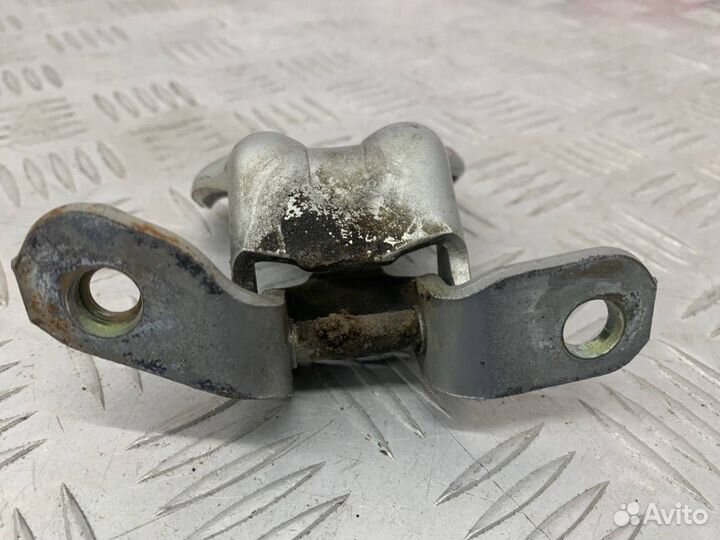 Б/У петля двери задний правый Mazda Demio 1 DW3W