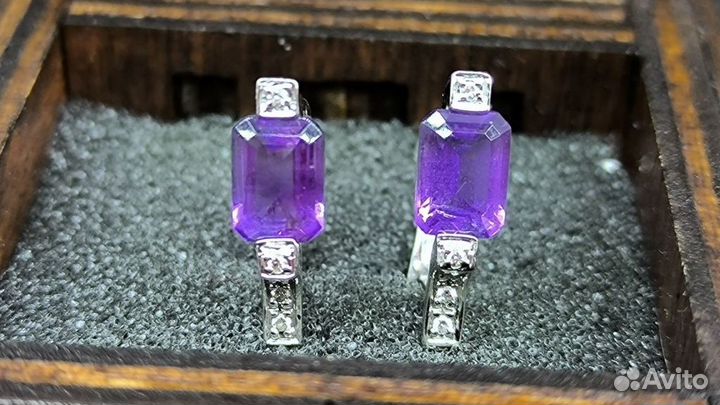 Золотые серьги 585 пробы массой 3.2 грамма