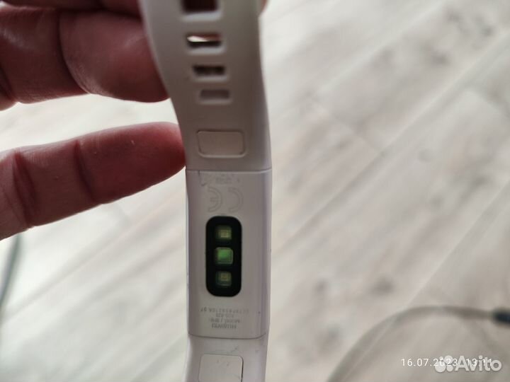 Фитнес браслет huawei Band 4
